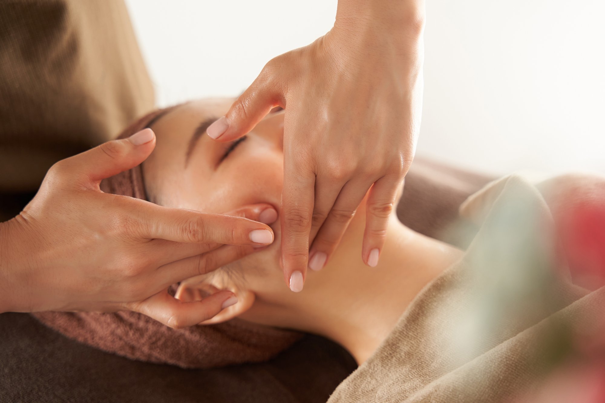 japanese-woman-receiving-a-facial-massage-at-an-ae-2025-03-13-17-48-37-utc